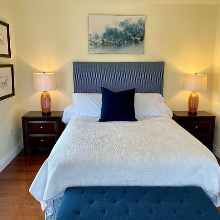 The East Wind Guesthouse Clark's Harbour エクステリア 写真