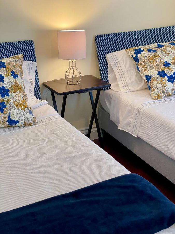The East Wind Guesthouse Clark's Harbour エクステリア 写真