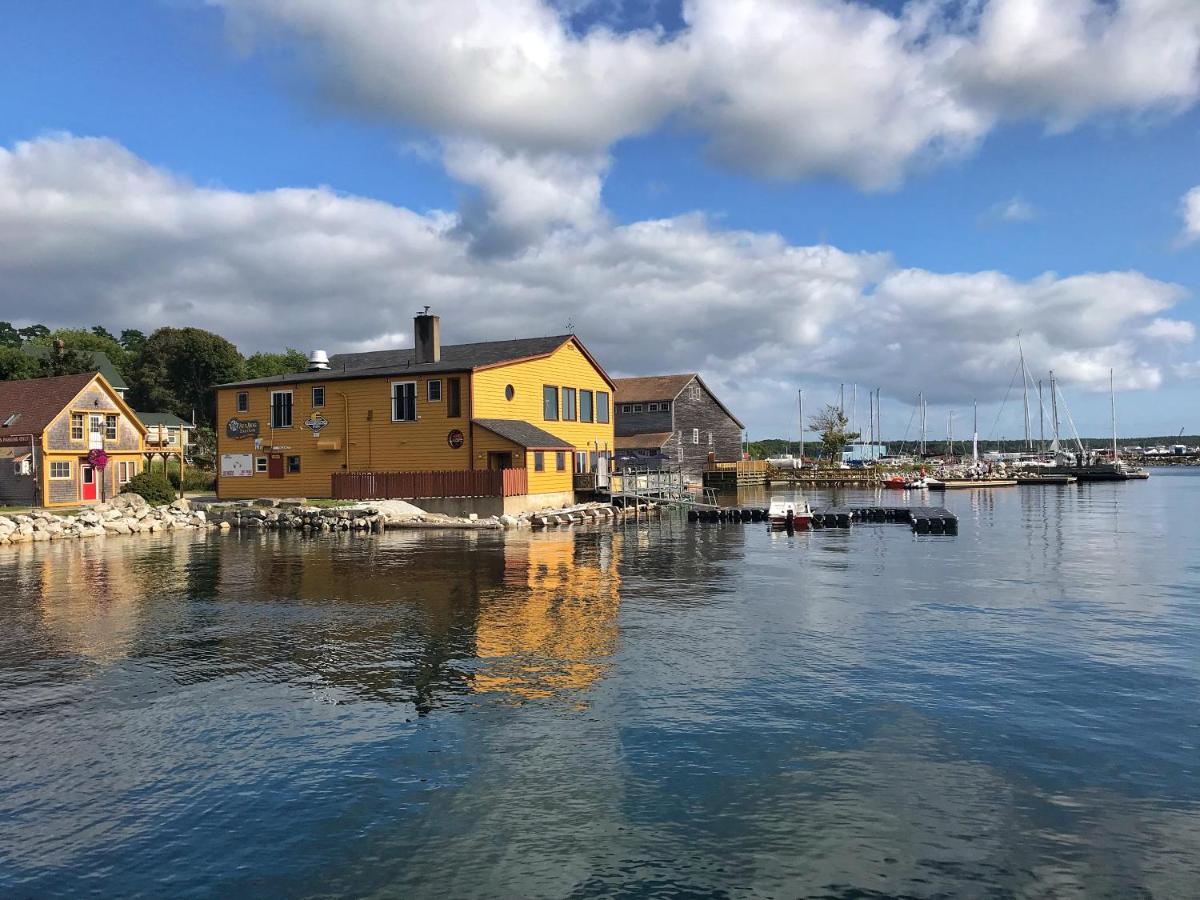 The East Wind Guesthouse Clark's Harbour エクステリア 写真